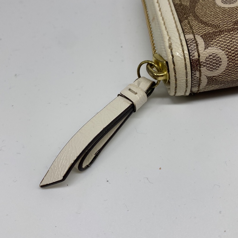 COACH Signature Wallet Gold Zip Wallet - Picture 3 of 9